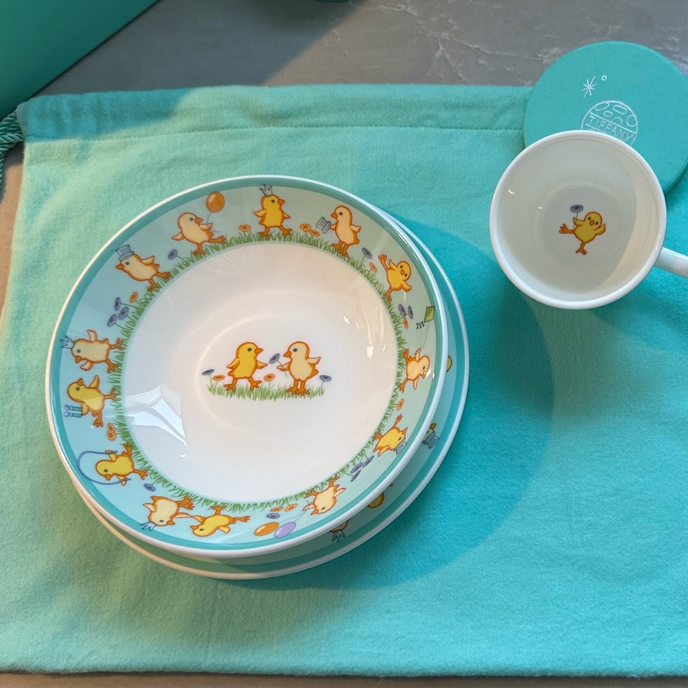 TIFFANY & CO “CHICKS” 3 PIECE PORCELAIN BABY GIFT SET -RARE & NEW/MINT CONDITION - Picture 12 of 15